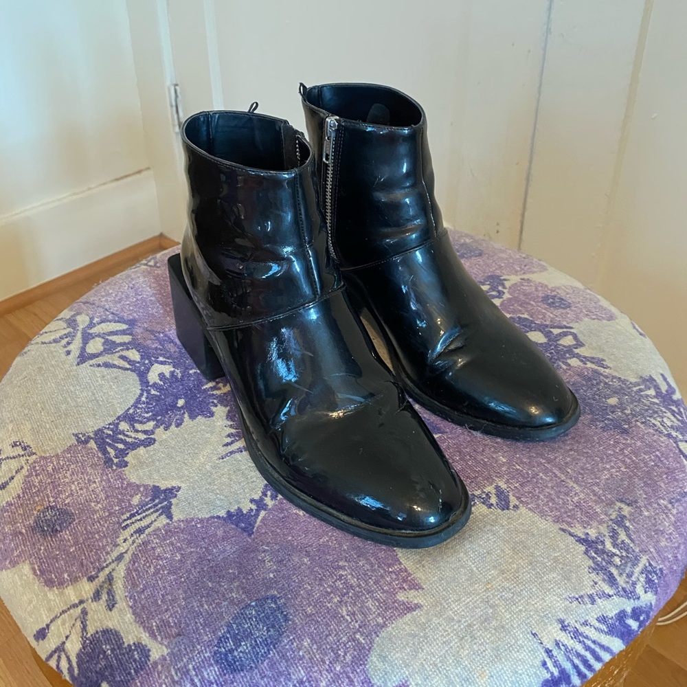 LOQ dupe Monki block heel booties